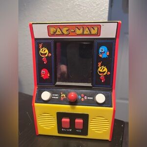 Retro Arcade Game - Hand Held Pacman